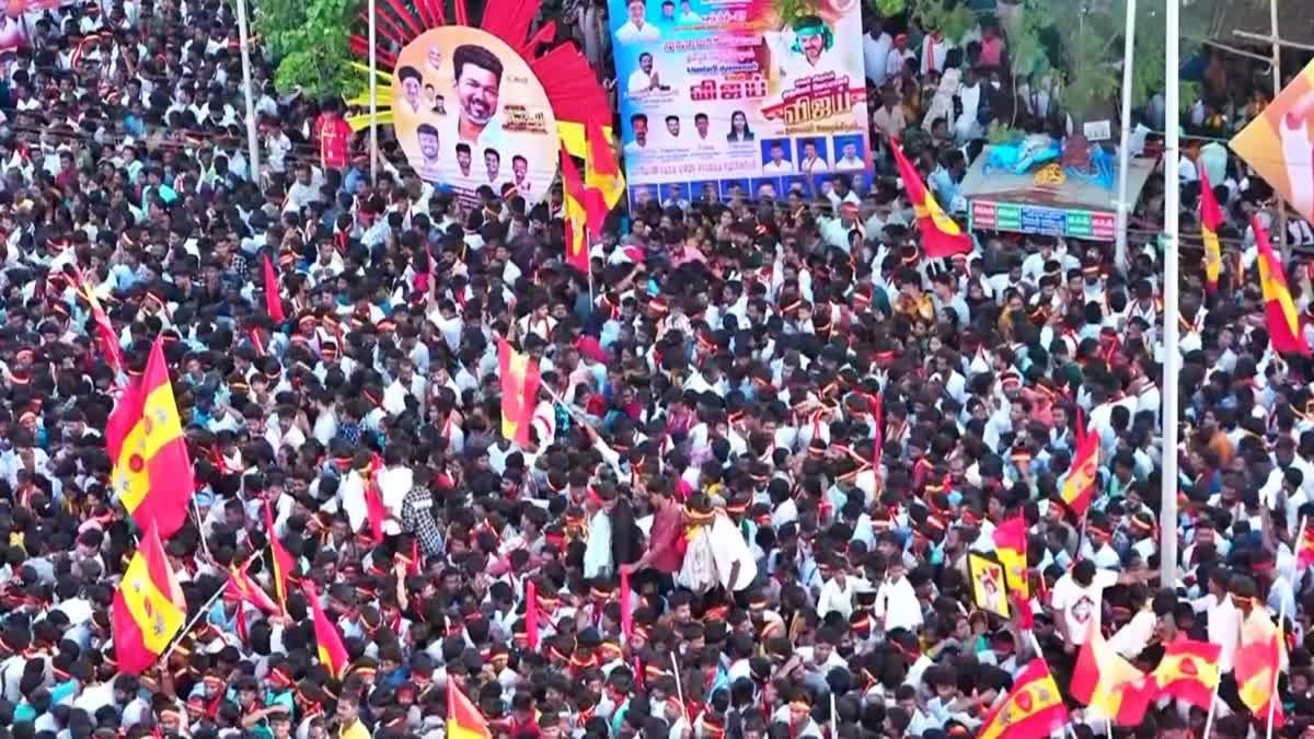 கரூரில் விஜய் பிரச்சாரம் மேற்கொண்டபோது ஏற்பட்ட கூட்ட நெரிசலில் சிக்கி 39 பேர் உயிரிழந்த நிலையில் அவர்களில் 34 பேரின் உடல்கள் அடையாளம் காணப்பட்டுள்ளது.