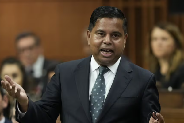 துப்பாக்கிகளை வகைபப்டுத்தும் நடவடிக்கை மீளாய்வு செய்யப்படும் -அ மைசச்ர் கெரி ஆனந்த சங்கரி.