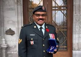 உயரிய இராணுவ விருதை இலங்கைத் தமிழர் வாகீசன் மதியாபரணம் கனடாவின் பெற்றார்.!
