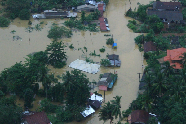 கொழும்பு உள்ளிட்ட நாட்டின் அனேகமான பகுதிகளில் தொடர்ந்தும் பலத்த மழை-மூவர் மரணம் -144 குடும்பங்கள் பாதிப்பு!