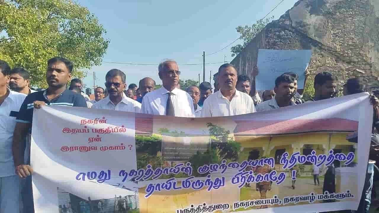 இராணுவ பிரசன்னத்திற்கு எதிராக பருத்தித்துறையில் கவனயீர்ப்பு!