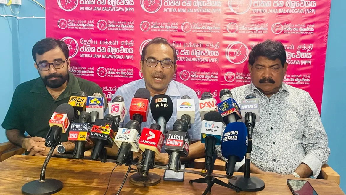 விஸ்கி குடித்துக்கொண்டு, சித்திரவதைகளை பார்த்து ரசித்தவரே ரணில்!