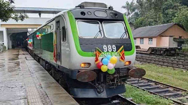 கிழக்கு மாகாண ரயில் சேவைகள் 22 நாட்களுக்குப் பின் மீண்டும் ஆரம்பம்!