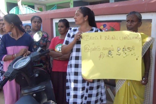 அதிபர்–ஆசிரியர் பிரச்சினையால் மாணவர்கள் பாதிப்பு: மட்டக்களப்பில் ஆர்ப்பாட்டம்!