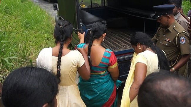 நல்லுார் தேர் திருவிழாவில் இளைஞனின் ஆண் உறுப்பில் குத்தி சங்கிலி திருடிய யுவதி!!