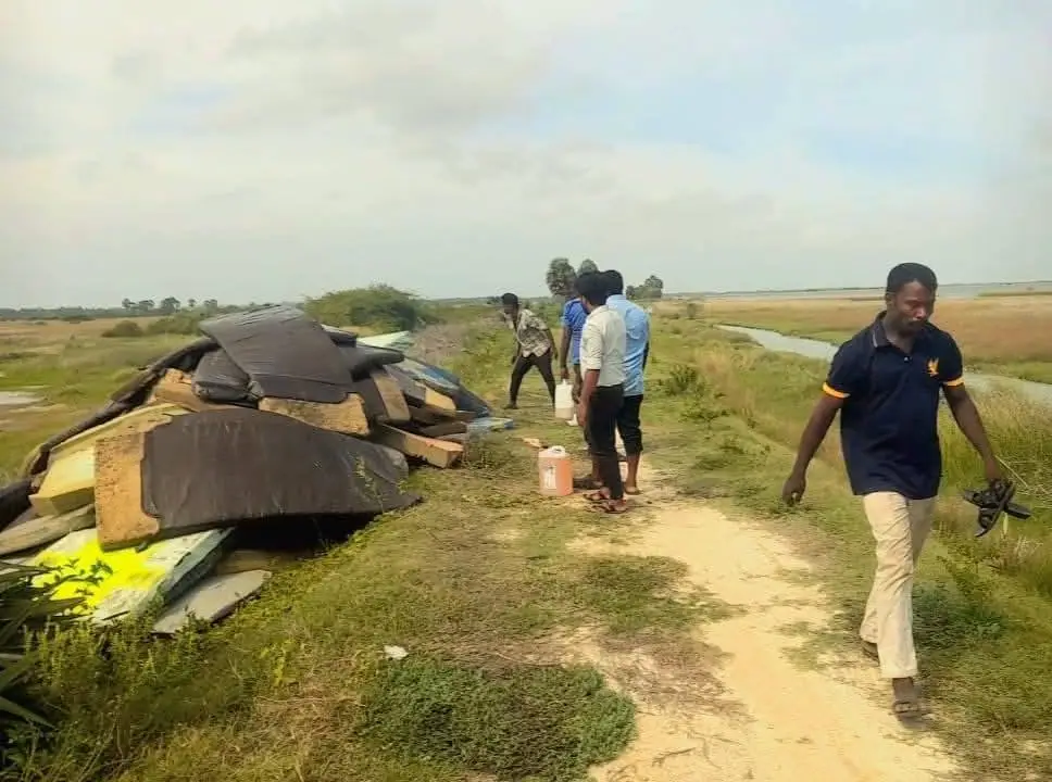 கோப்பாயில் மக்களின் எதிர்ப்பையும் மீறி கழிவுகளை கொட்டி தீ வைத்த யாழ் .போதனா வைத்தியசாலை ஊழியர்கள்!