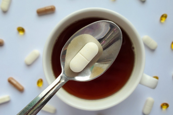 கோப்பி  பிரியர்களே அவதானம் ! இந்த 7 வகை மருந்துகளுடன் கோப்பி யை ஒருபோதும் குடிக்காதீர்கள்!