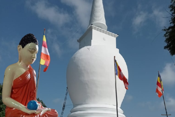 புத்தர் சிலை இராணுவத்தினரின் சிற்றுண்டி சாலையில் இருந்து மீட்கப்பட்டுள்ளது.