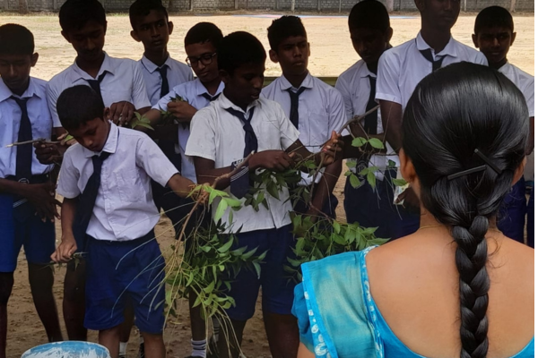 பாடசாலை மாணவர்களுக்கு இளமையிலேயே இயற்கையை மதித்து – நேசித்து – பாதுகாக்கும் உணர்வை ஊட்டுகின்றோம்!