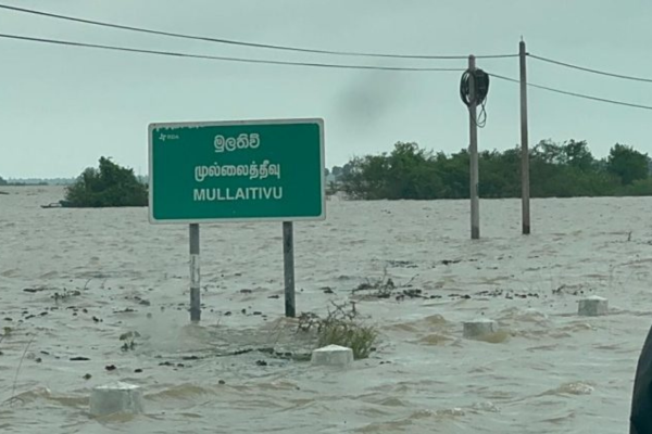 சூறாவளியால் பாதிக்கப்பட்ட  முல்லைத்தீவு மாவட்ட விவசாய நிலங்களுக்கு இழப்பீடு  வழங்கும் நிகழ்வு