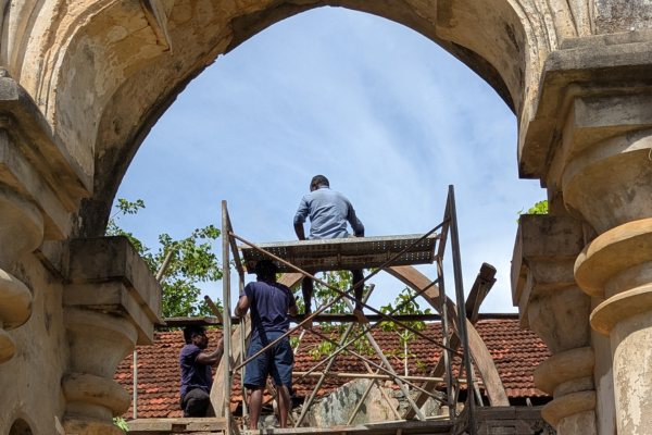 மந்திரிமனையின் கூரைகளை அகற்றும் பணிகளில் தொல்லியல் திணைக்களம்!