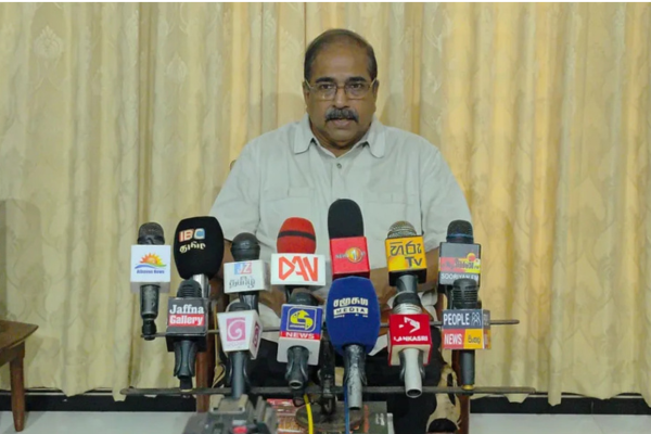 கஜேந்திரகுமாருக்கு 13ஆம் திருத்தம் தொடர்பில் விளக்கம் இல்லை - சுரேஷ் பிரேமச்சந்திரன்.