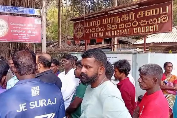 வீதியில் நிற்பவர்களை சந்திப்பதற்கு தயாரில்லை - யாழ். மாநகரின் முதல்வர்!