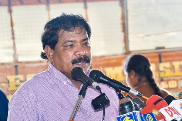 ரணிலும், மஹிந்தவும் நம்பர் வன் திருடர்கள்!