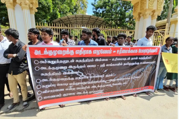 யாழ் பல்கலை மாணவர்கள் : விரிவுரைகளை புறக்கணித்து போராட்டத்தில்  !