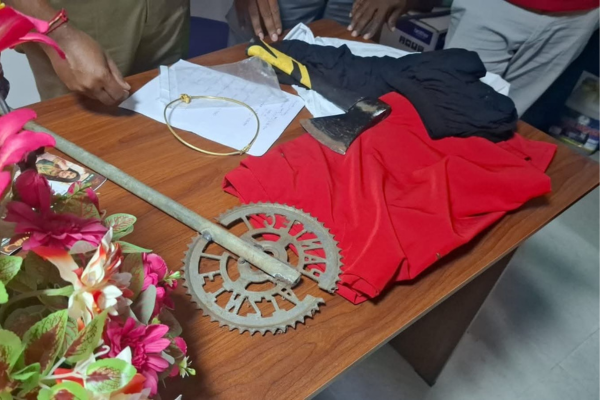 பாழ் கிணற்று படுகொலை   ஐவர் கைது,வாகனங்கள் மீட்பு!