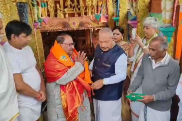 சீதையம்மன் ஆலயத்தில் இந்திய அமைச்சர் வழிபாடு!