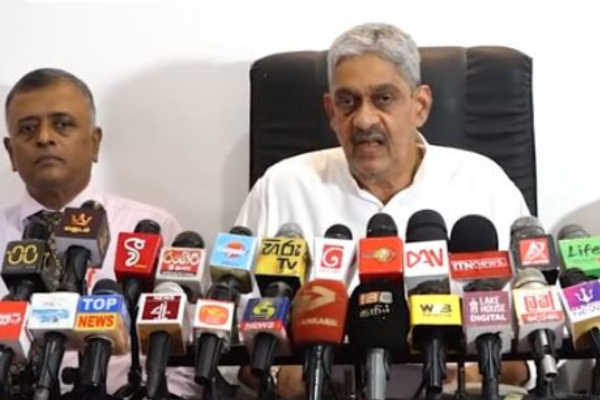 விடுதலைப் புலிகளின் தலைவர்களை சரணடைய வைக்க ராஜபக்ச முயற்சி – பொன்சேகா