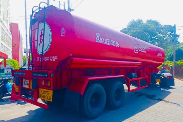 யாழ் - மக்கள் பீதியடையத் தேவையில்லை தேவையான பெற்றோல் கையிருப்பில் உள்ளது!