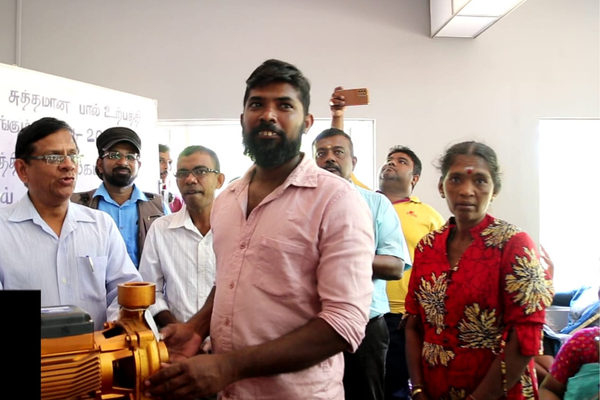 வடக்கு மாகாண  பண்ணையாளர்களின் வாழ்வாதாரத்தை  மேம்படுத்தும் முகமாக பால் உற்பத்தி உபகரணங்கள்!