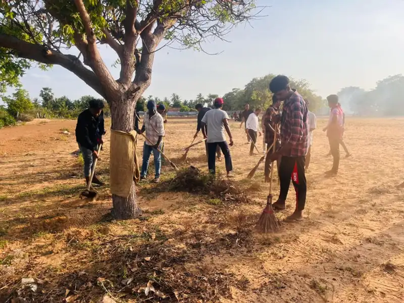 முள்ளிவாய்க்காலில் யாழ். பல்கலை மாணவர்கள் சிரமதானம்