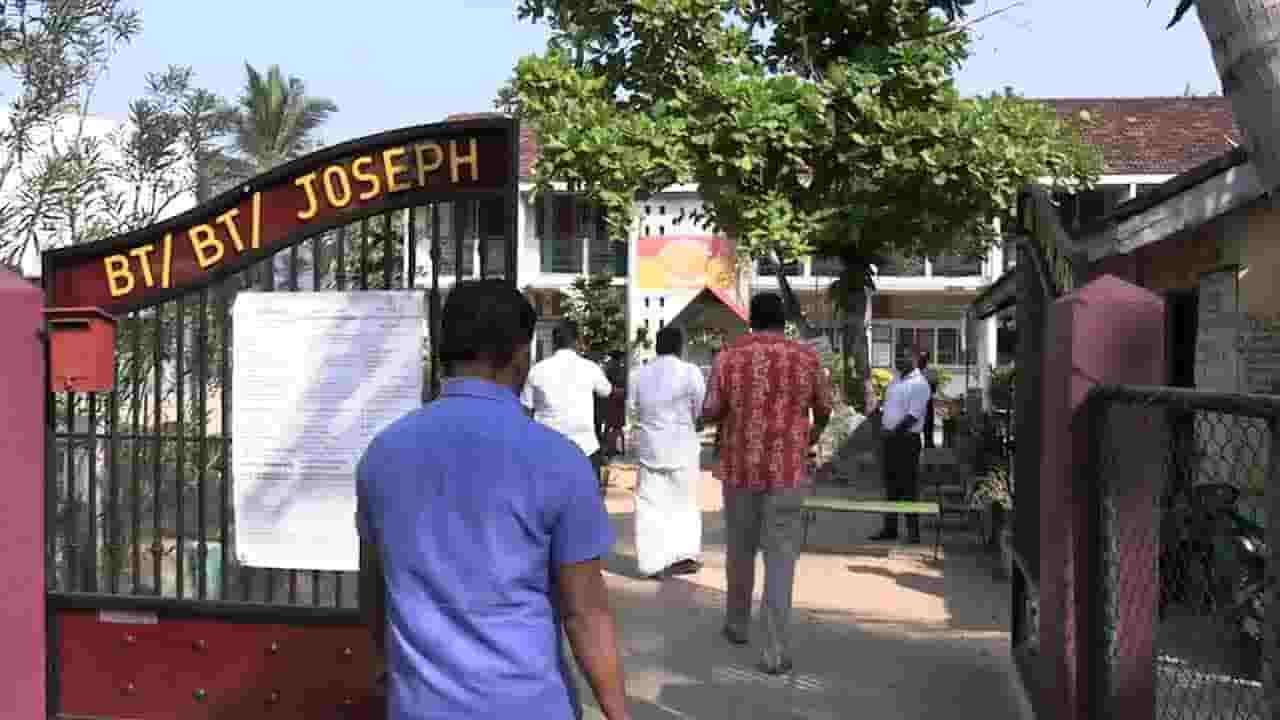 மட்டக்களப்பில் இடம்பெற்றுவரும் வாக்களிப்பு!