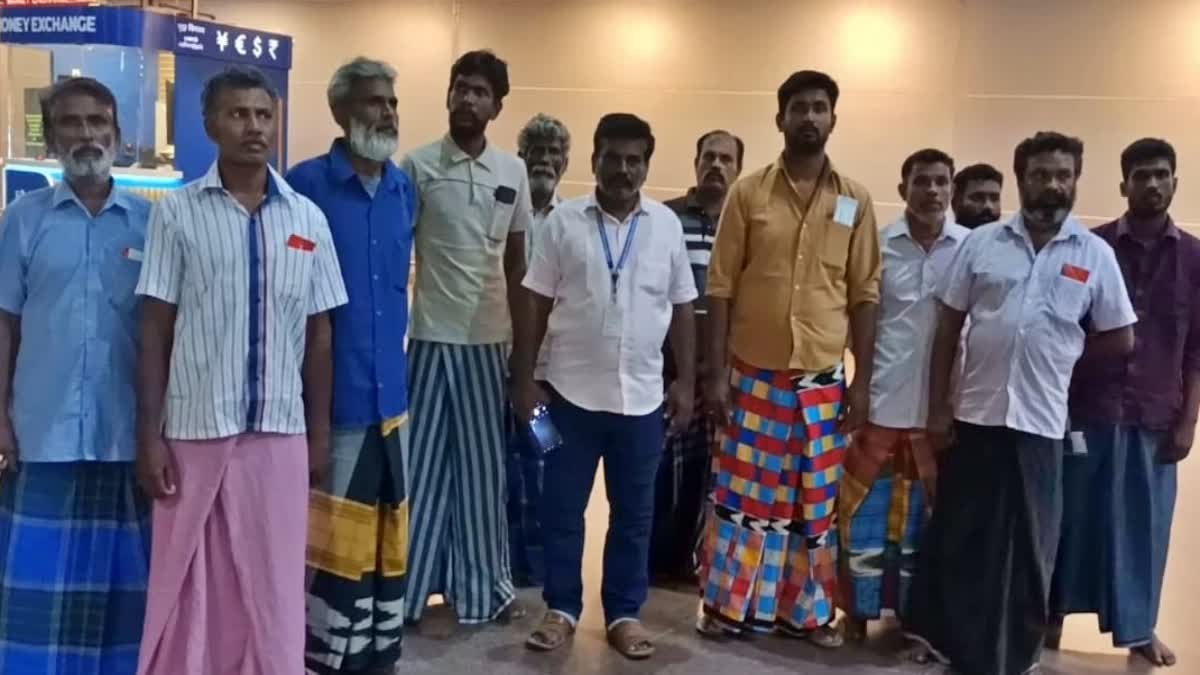 இலங்கை சிறையில் இருந்து விடுவிக்கப்பட்ட 11 மீனவர்கள் சென்னை வருகை!
