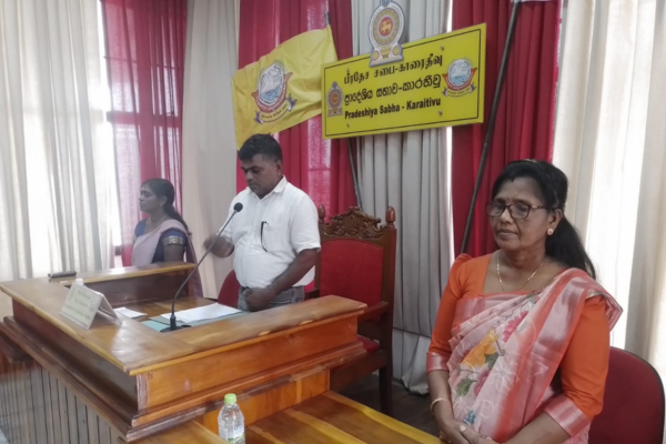 புலம்பெயர் தமிழர்கள் உதவ முன்வரும் போது இடைத்தரகர்கள் இல்லாமல் நேரடியாக உதவ வேண்டும் - காரைதீவு பிரதேச சபை