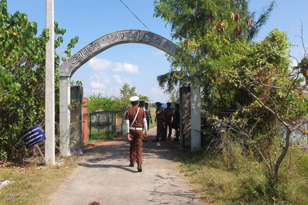 ஏழு மாதங்களுக்குப் பின்னர் நிதி கிடைத்ததை அடுத்து செம்மணி மனிதப் புதைகுழியில் அகழ்வு ஆரம்பம்!