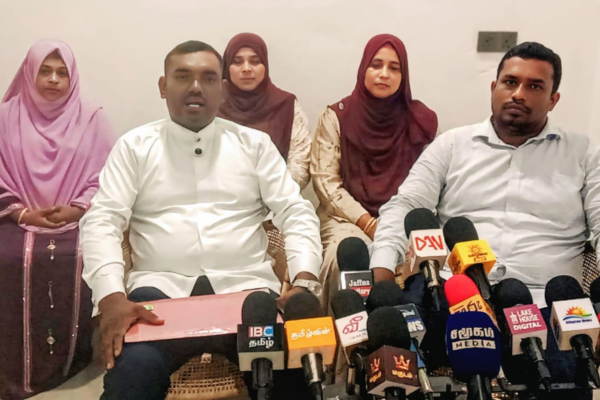 பெண்களை திட்டமிட்டு  பாரபட்சமாக நடாத்தும் சம்மாந்துறை   பிரதேச சபை!