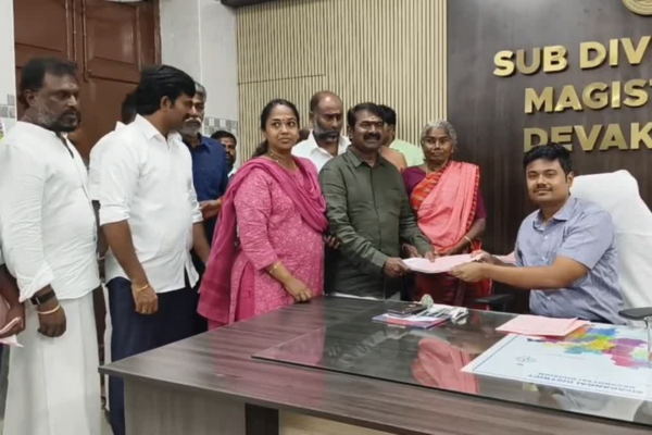 சீமான் வேட்பு மனு தாக்கல்; களைகட்டிய தேவக்கோட்டை சார் ஆட்சியர் அலுவலகம்!