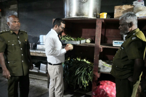 கல்முனை மற்றும் மருதமுனை உணவகங்களில் அதிரடிச் சோதனை!