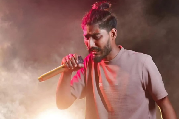 பாடல்கள்  கலை வெளிப்பாடுகள் ஆயுதவாதத்தைத் தூண்டுகின்றன எனக் குற்றம் சாட்டுவது யதார்த்தத்திற்குப் புறம்பானதுமான அணுகுமுறையாகும்!