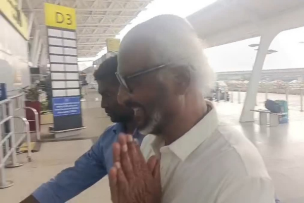 விஜய் முதலமைச்சரானது பற்றிய : சிரித்துக் கொண்டே சென்ற ரஜினிகாந்த்!