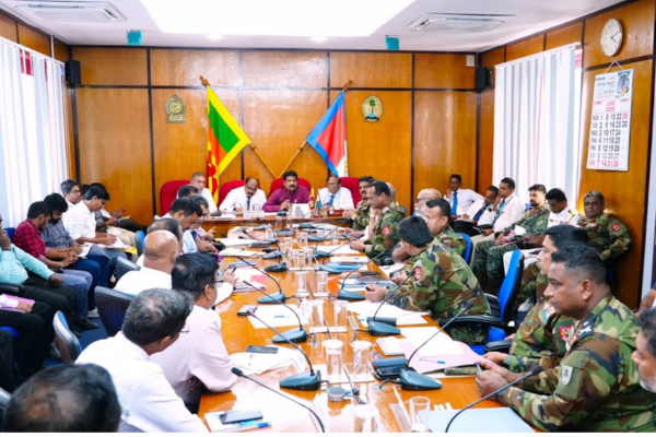 'மக்களின் காணிகள் மக்களுக்கே' இராணுவ அபகரிப்பில் உள்ள  காணிகளை விடுவிக்குமாறு - ஆளுநர் நா.வேதநாயகன்