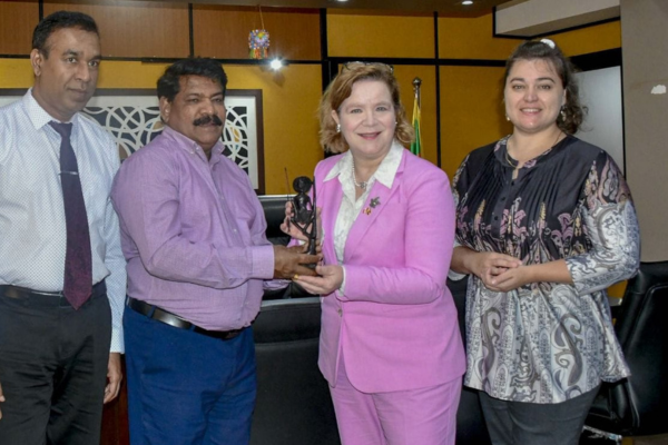கனேடிய உயர்ஸ்தானிகர்  இசபெல் மார்ட்டின் (Isabelle Martin),  இராமலிங்கம் சந்திரசேகர் ஆகியோருக்கு இடையிலான சந்திப்பு!